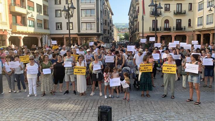 "Euskararen babesguneei oldartzen ari zaizkie, eta erreakzionatzeko garaia da"