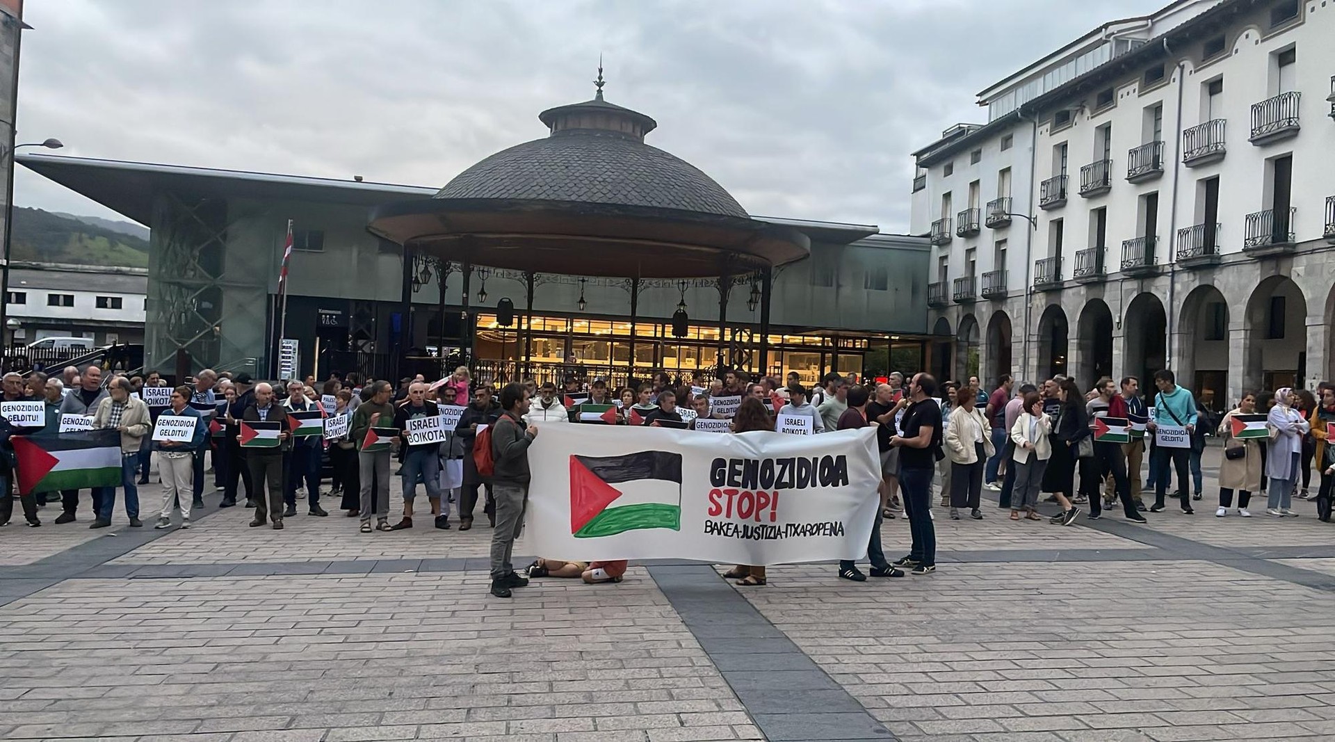 Palestinaren aurkako genozidioa salatzeko elkarretaratzea deitu dute astearterako