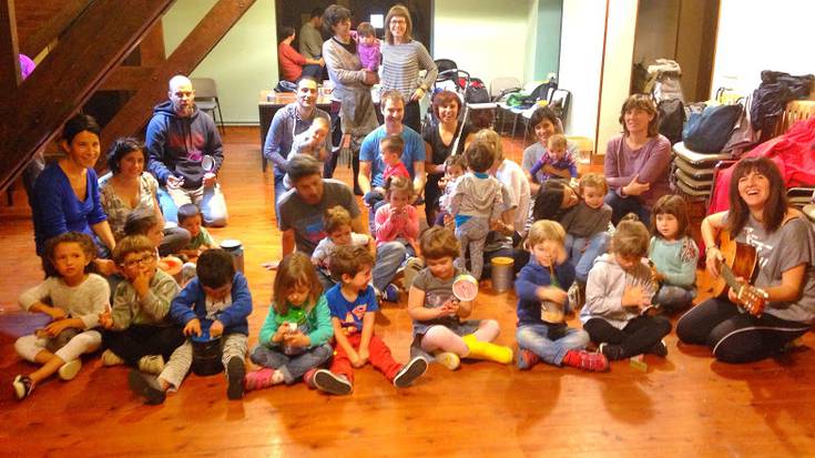 Haur txikienen eta familien garapena du helburu Txiribuelta Elkarteak