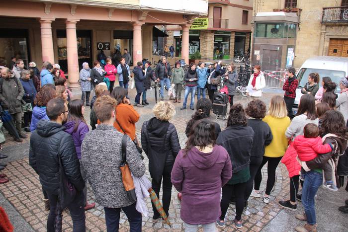 Zarauzko Koordinadora Feministak azaroaren 25a antolatzeko bilera deitu du ostiralerako