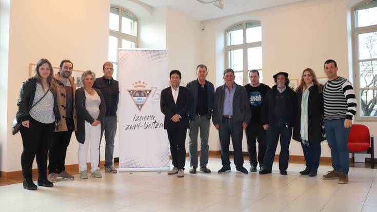 75 urteko historia, hormetan izoztua