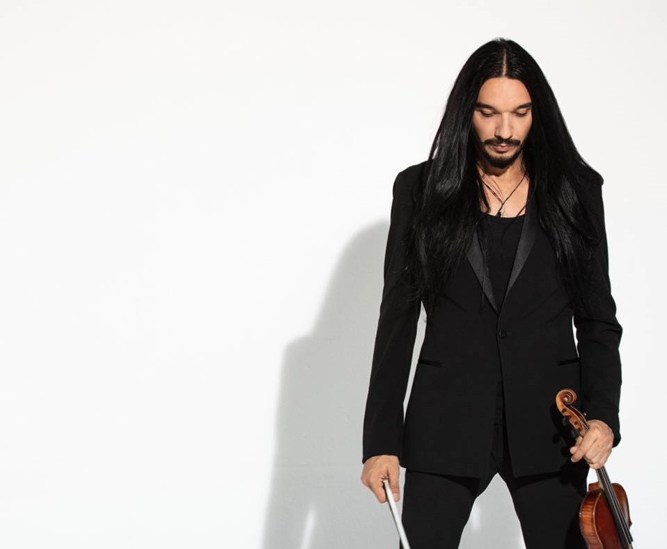 Nemanja Radulovic biolinistaren eta Kanarietako Orkestra Gaztearen kontzerturako sarrerak zozkatuko ditu Maxixatzenek