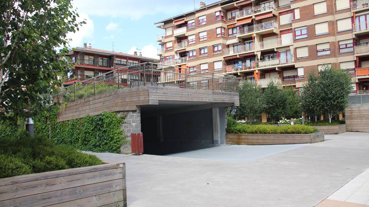 Zarautzen 82 aparkaleku daude alokairuan emateko