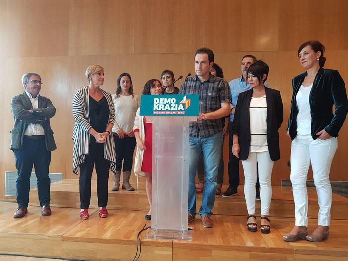 Urola Kostako batzokiek autobusak antolatuko dituzte Gure Esku Dagok larunbaterako deitu duen manifestaziora joateko