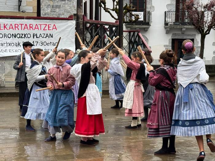 Dantzari Txiki eguna hartuko du bihar Zumaiak