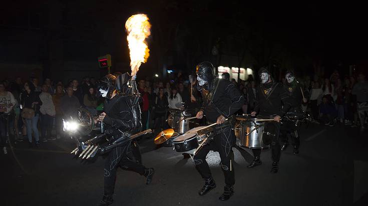 Deabru Beltzak taldeak 'Su à feu' ikuskizuna ekarriko du bihar Zumaiara