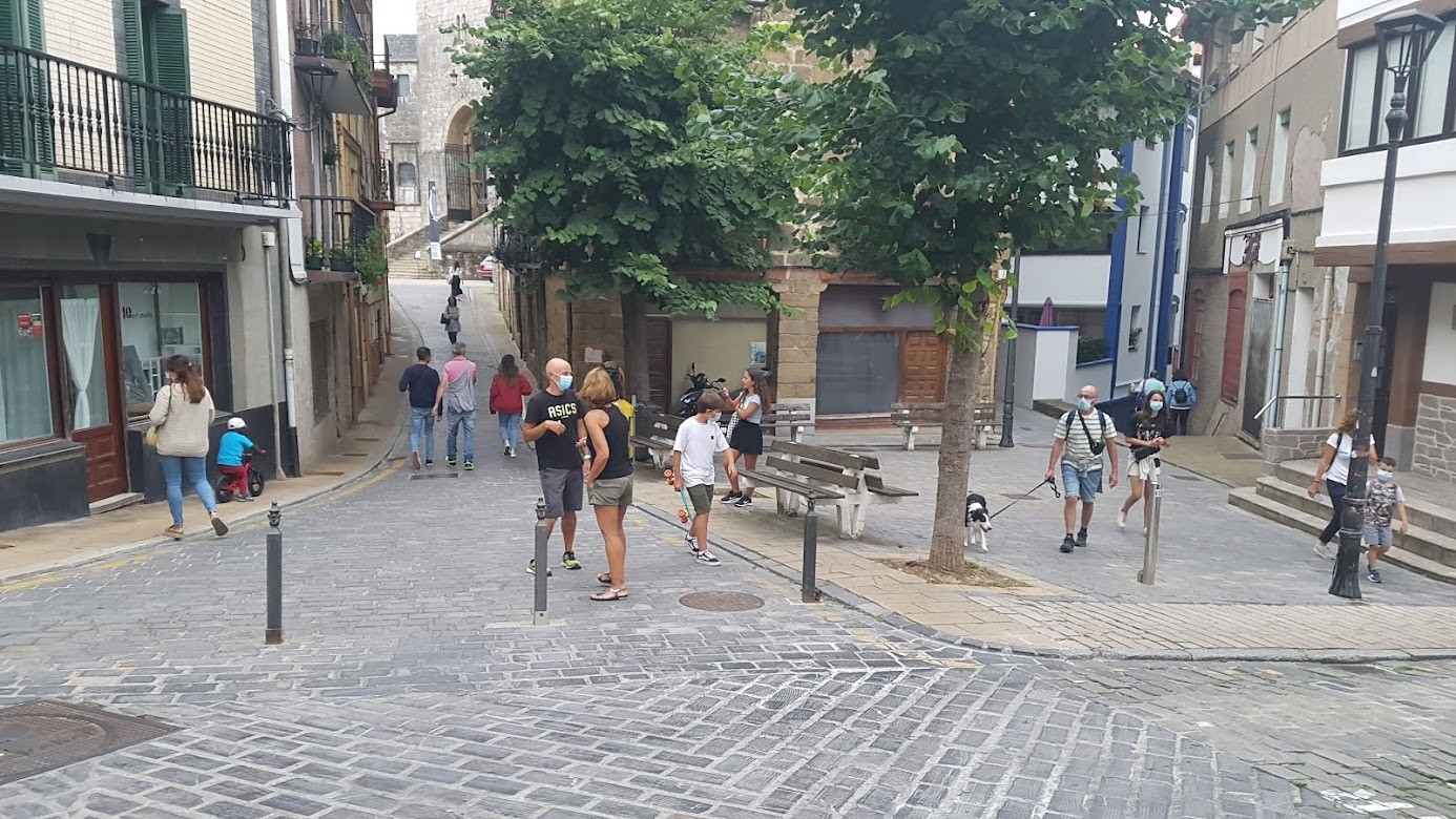 281 kasu positibo izan dira azken orduetan Hego Euskal Herrian