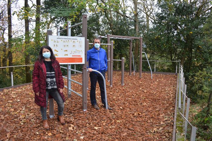 Plastiko birziklatuarekin egindako kirol instalazioa aurkeztu dute