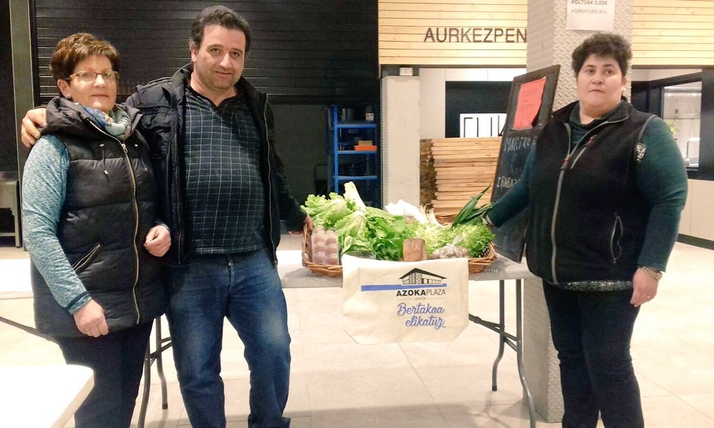 Bertako ekoizleen produktuekin osatutako sorta eta telazko poltsa, Ninorentzat