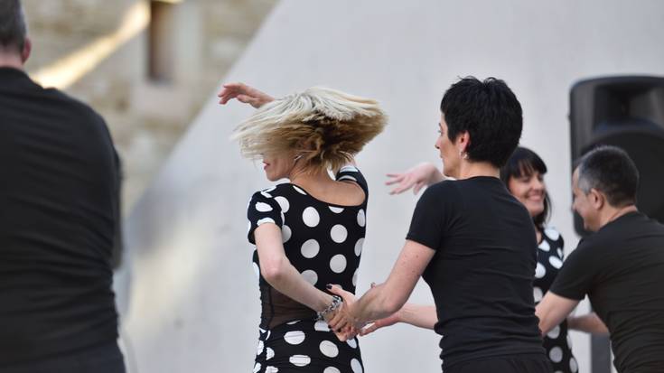 Dantzara ikuskizuna berreskuratzeko bilera egingo dute bihar