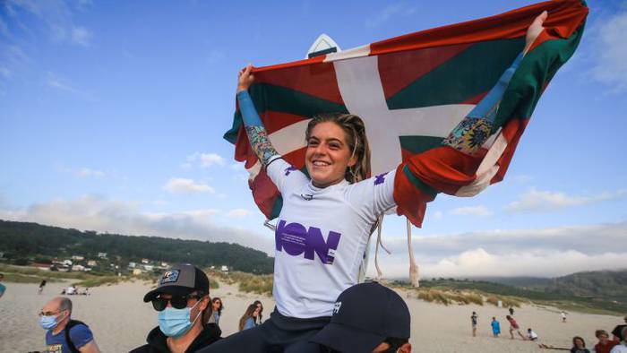 Gadis Pro Junior txapelketa irabazi dute Janire Gonzalez eta Adur Amatriain surflariek