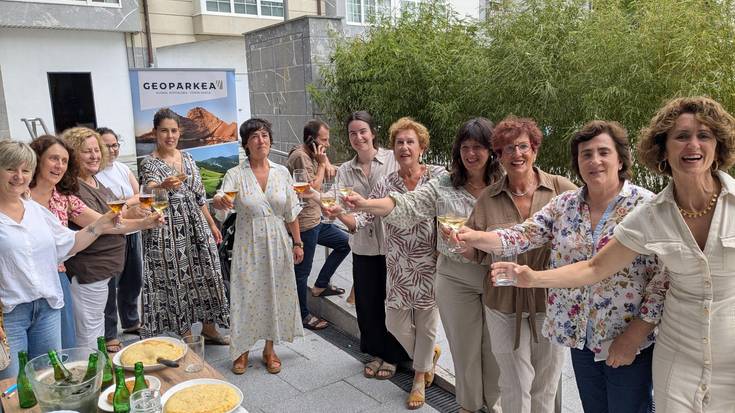 Euskal Kostaldeko Geoparkeak egoitza berria inauguratu du, itxura modernoago eta irekiagoarekin