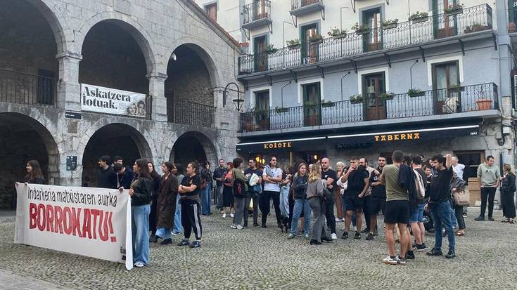 Eskualdeko herrietan ere ozen gaitzetsi dute Zarauzko hilketa matxista