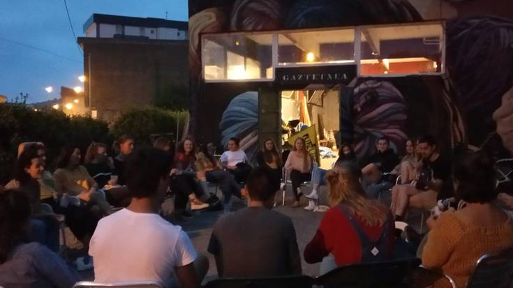 Bihar 'jantoki soziala' eta zineforuma izango dira Frontoi Txikin, Elkartasun Udararen barruan