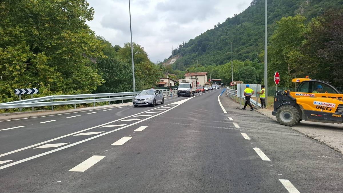 Ireki dute Ezkuztako zubia
