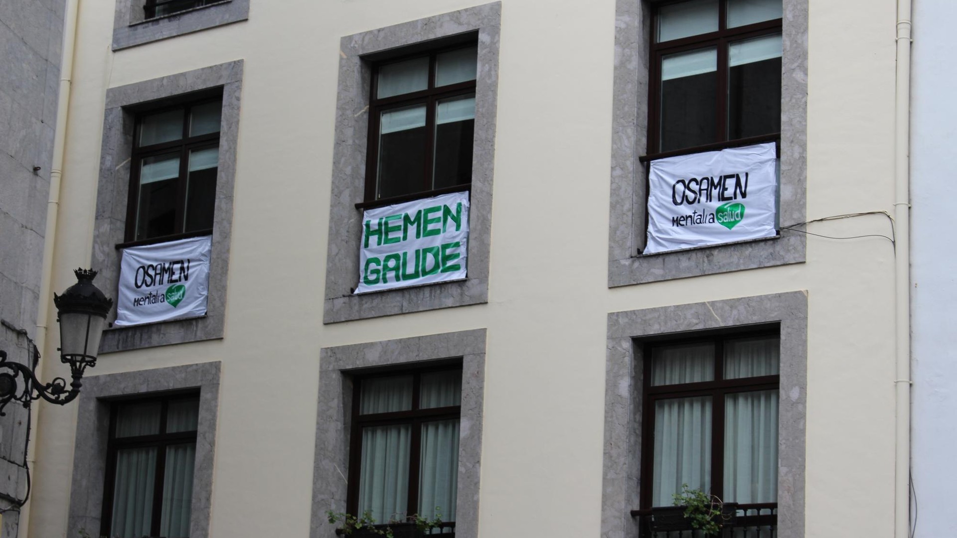 'Hemen gaude, ez zaude bakarrik' lelo hartuta kalera aterako dira bihar Osamen zentrokoak