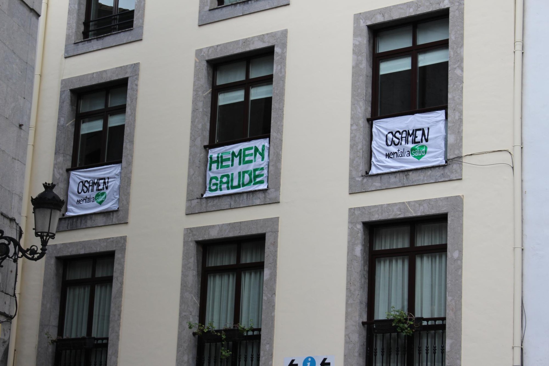 'Hemen gaude, ez zaude bakarrik' lelo hartuta kalera aterako dira bihar Osamen zentrokoak