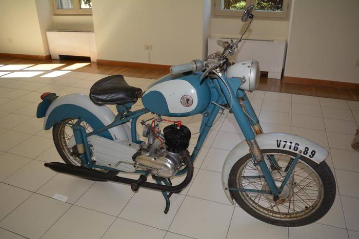 Zarauzko moto zaharrak plazara