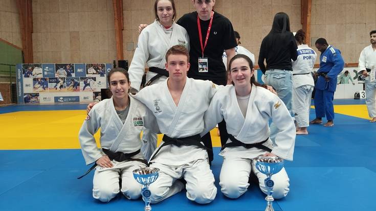 Urrezko eta zilarrezko domina bana eskuratu dituzte Lizardiko juokek Marinen