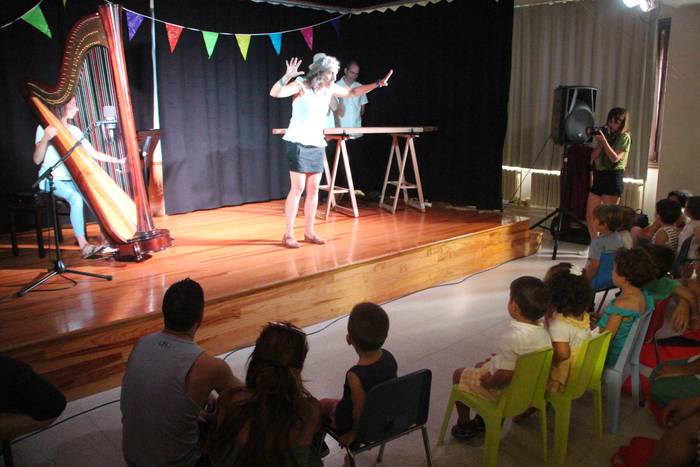 Musikaz girotutako ipuin kontaketa Zarautzen
