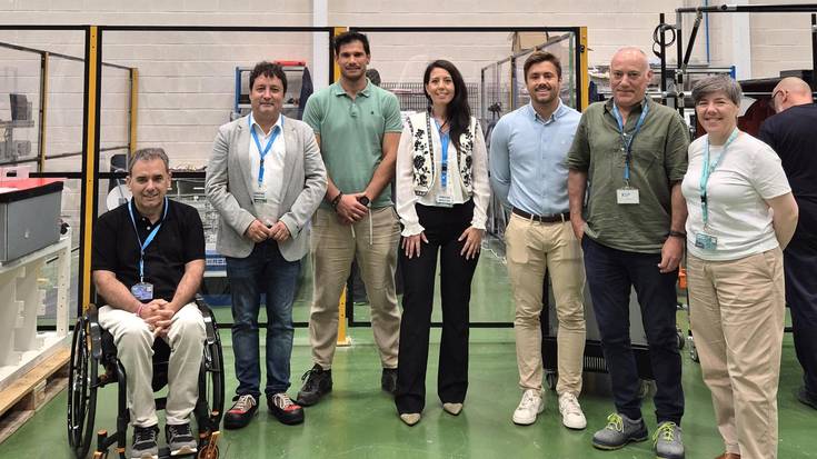 Azahara Dominguez diputatuak Zarauzko KL Katealegaia lantegia bisitatu du