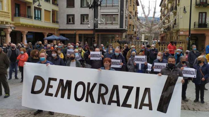 'Bateragune auzia' errepikatzearen aurka, protesta egin dute Zarautzen ere