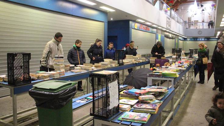 Bigarren eskuko liburu eta disko azoka zabalik, Merkatu plazan