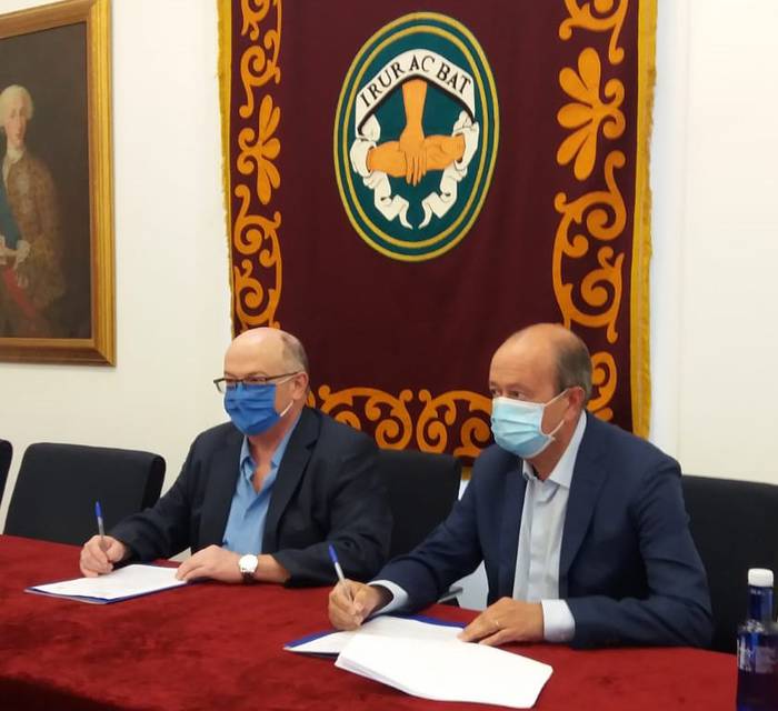 Turismo graduari lotutako hitzarmena sinatu dute Iraurgi Berritzenek eta Deustuko Unibertsitateak