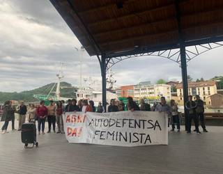 Zarauzko hilketa matxista gaitzesteko kalera ateratzeko deia egin dute Aian eta Orion ere