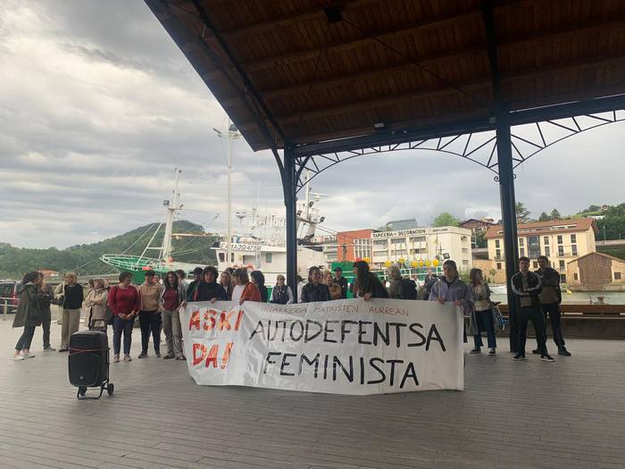 Lourdes del Hoyo zena gogoan izan dute Haroko hilketa salatzeko elkarretaratzean