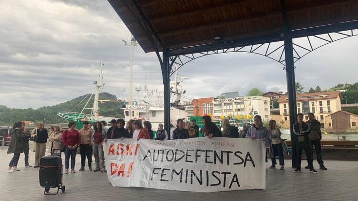 Lourdes del Hoyo zena gogoan izan dute Haroko hilketa salatzeko elkarretaratzean
