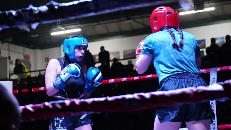 Kick boxing ikuskizunak zale ugari erakarri ditu Aritzbataldera