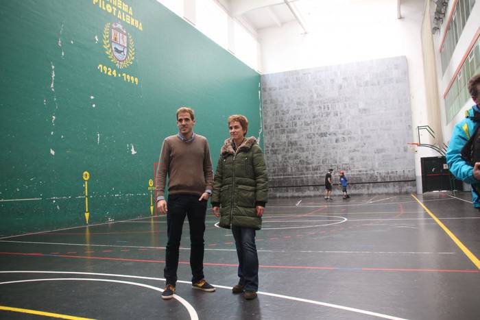 Gaztelekuko frontoia irekiko dute Zarautzen, herritarrei espazio estali bat eskaintzeko