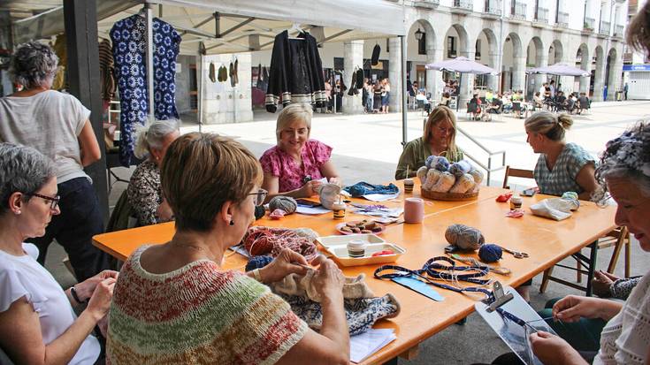Plazara aterako dira gaur puntua eta kakorratz lana egitera