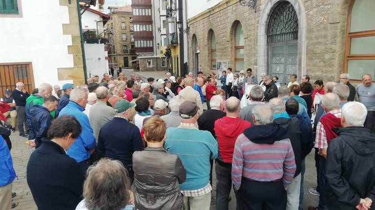 Pentsiodunen aldarrikapenek ez dute etenik