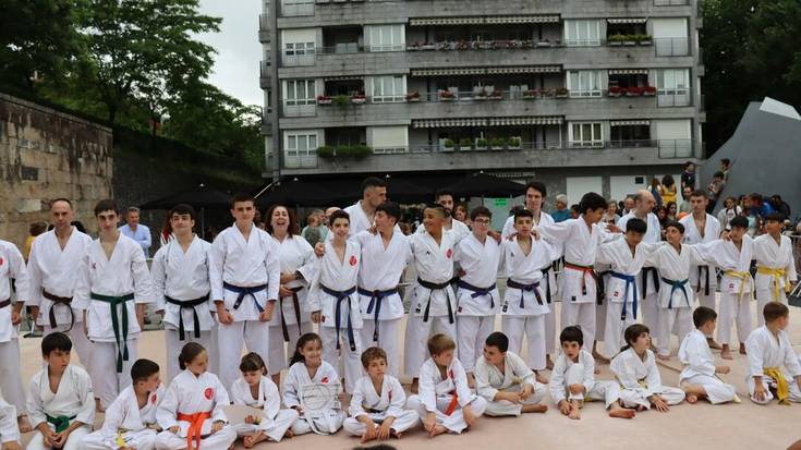 Karate erakustaldia eskaini du Kankuk Balda plazan