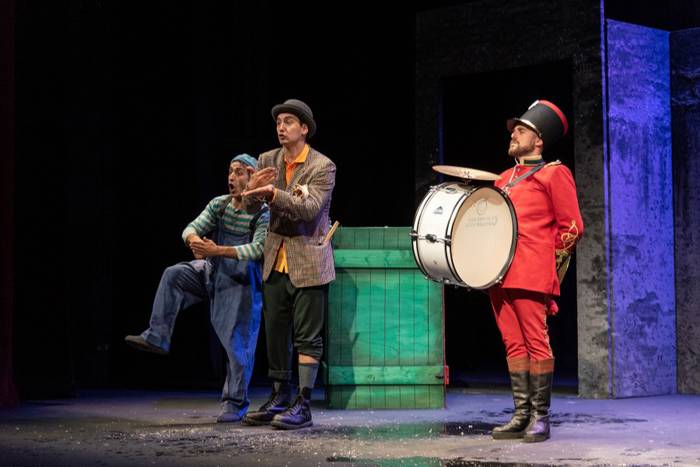 Antzerkia: 'Kutxartean' antzezlana (Teatro Paradiso)