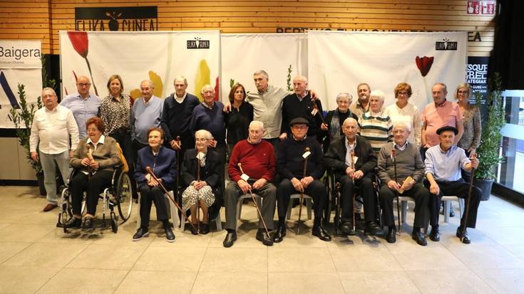 90 urteko hamahiru lagun omendu dituzte Jubilatuen Astearen agurreko hitzorduan