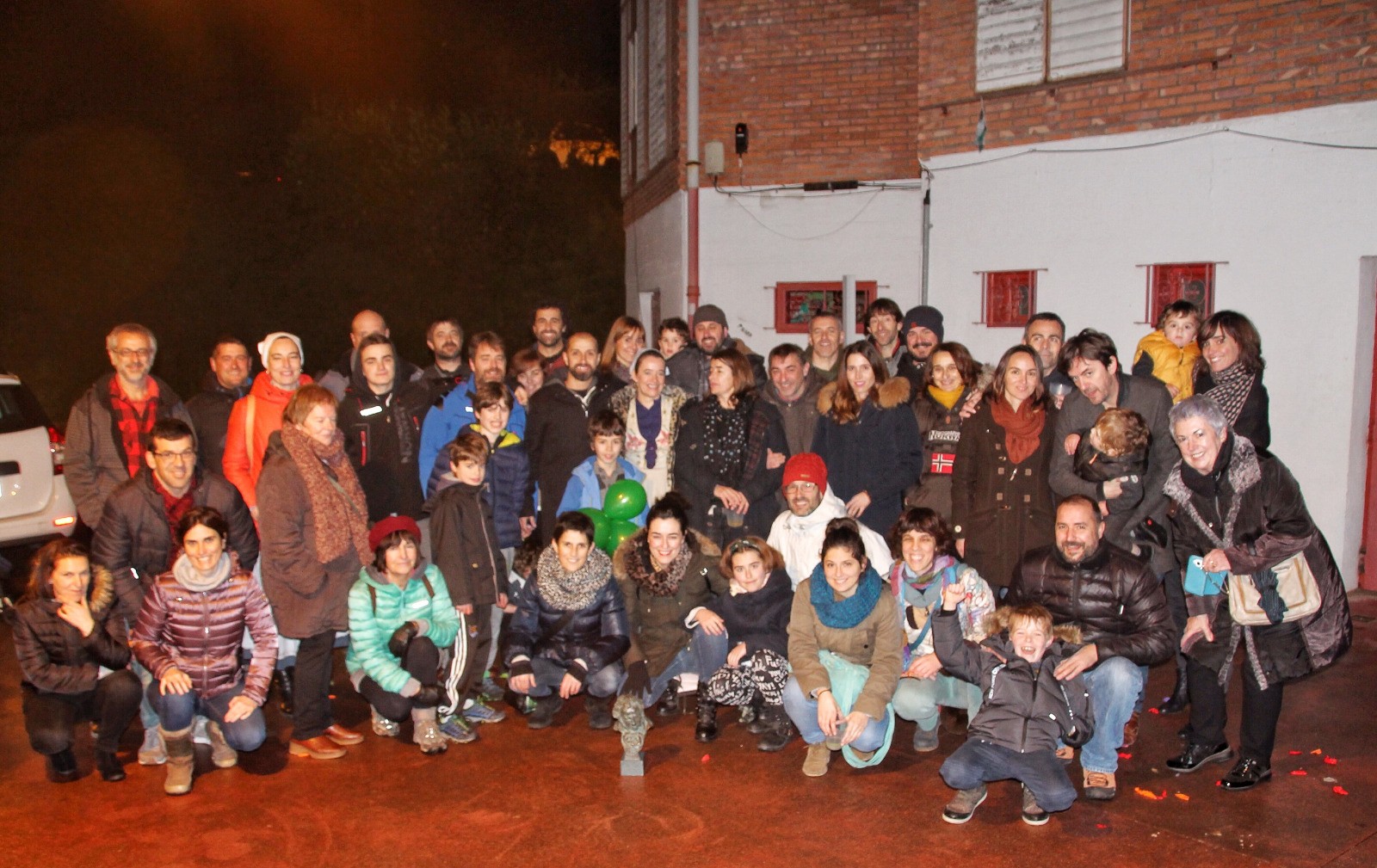 Lagunen eta bizilagunen ongietorria Javi Agirreri