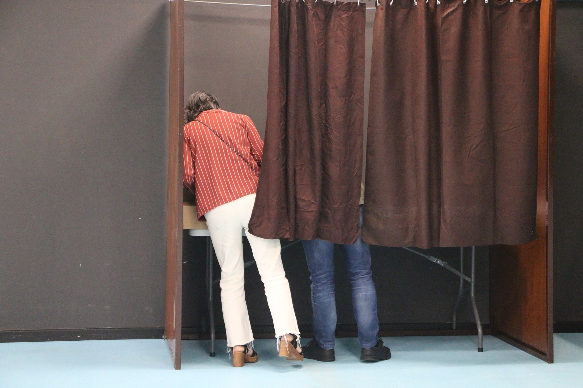 Europako Legebiltzarreko bozetan 17,15 puntu jaitsi da arratsaldeko parte hartzea