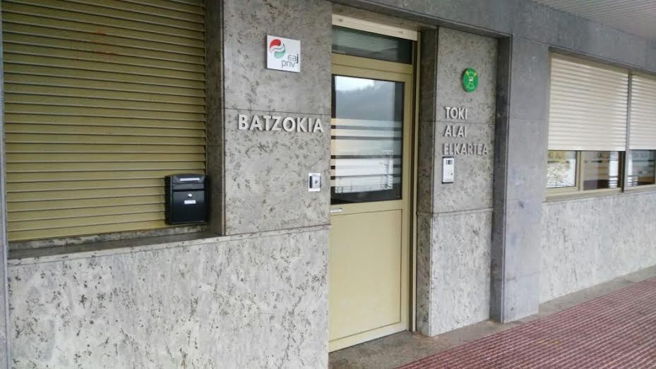 Orioko EAJ-PNVk ekarpenetarako buzoia jarri du