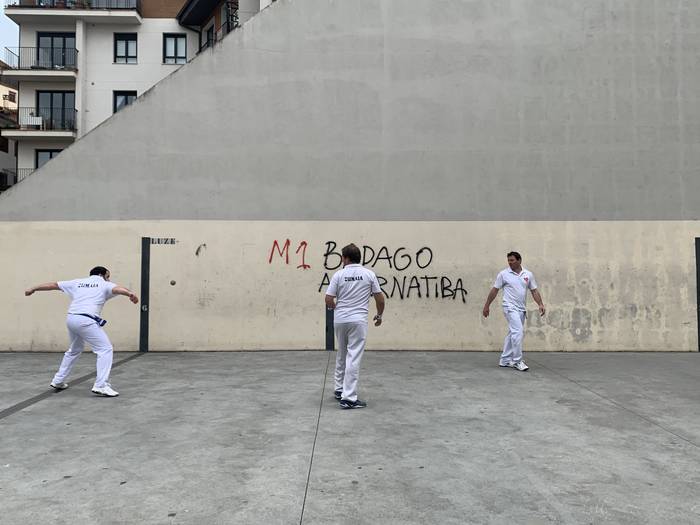 Pilota txapelketa herrikoiak eman ditu lehen pilotakadak