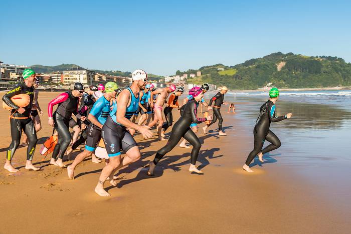 400 lagunek parte hartuko dute bihar Bikote Mistoen Triatloi Herrikoian