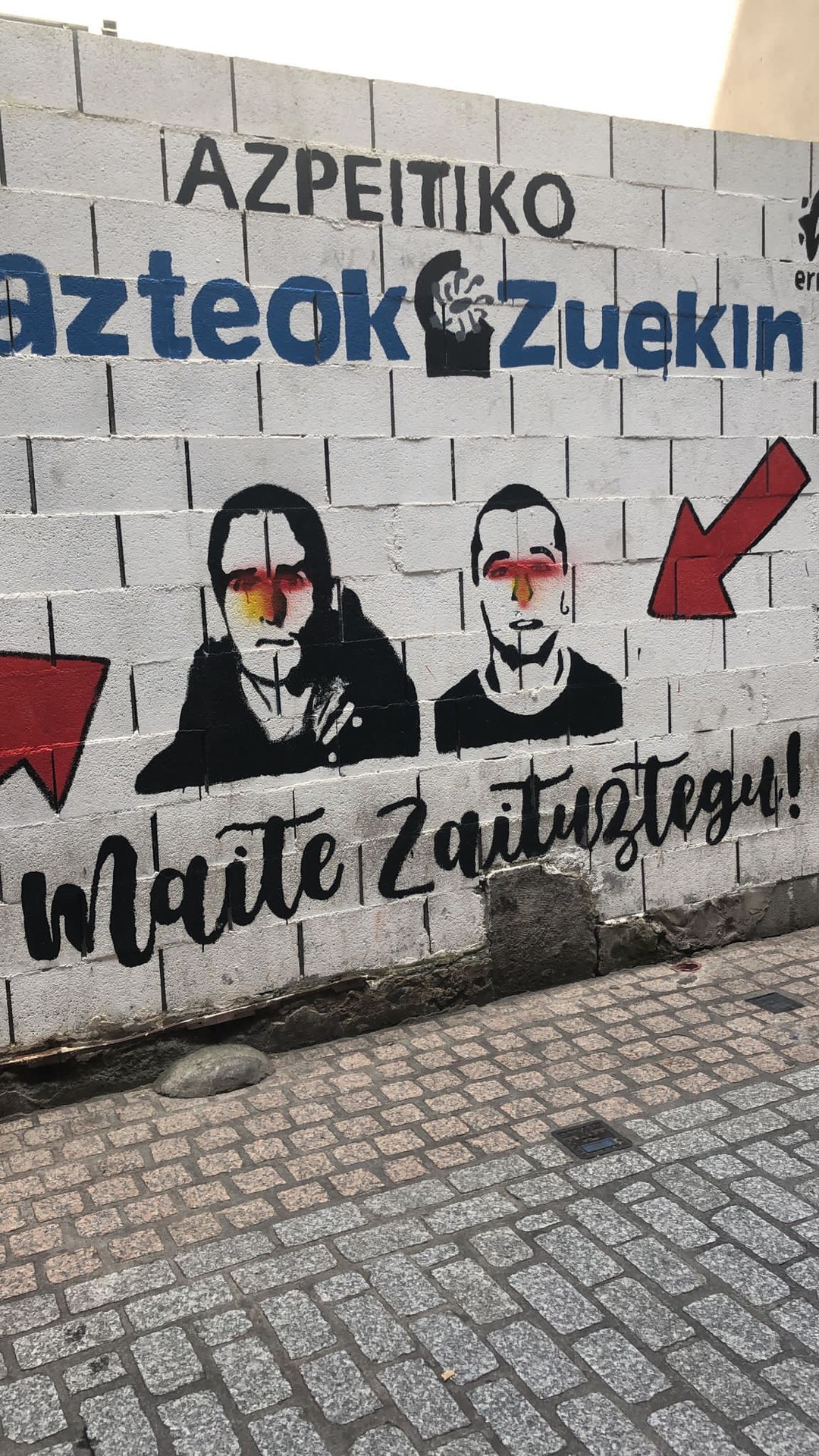 Ernaik eginiko Pow eta Gotzonen murala erasotu dute