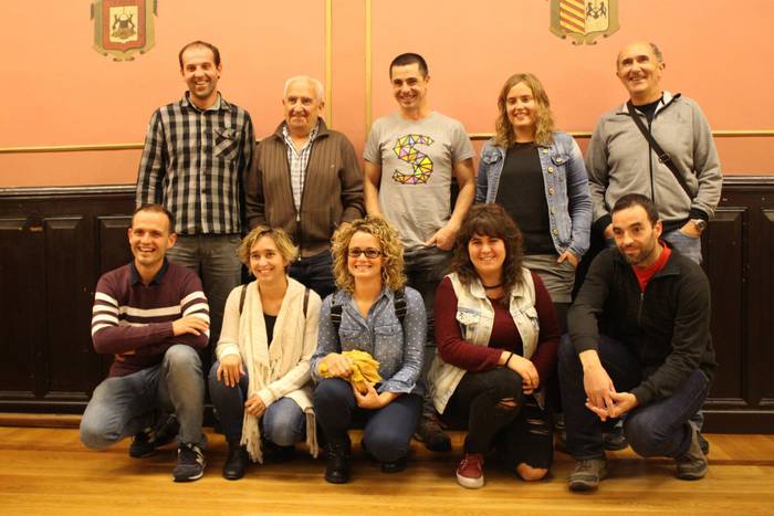 Bailarako bertso eskola diruz laguntzeko hitzarmena sinatu dute Azpeitiko Udalak eta Erniarraitz Bertsozale Eskolak