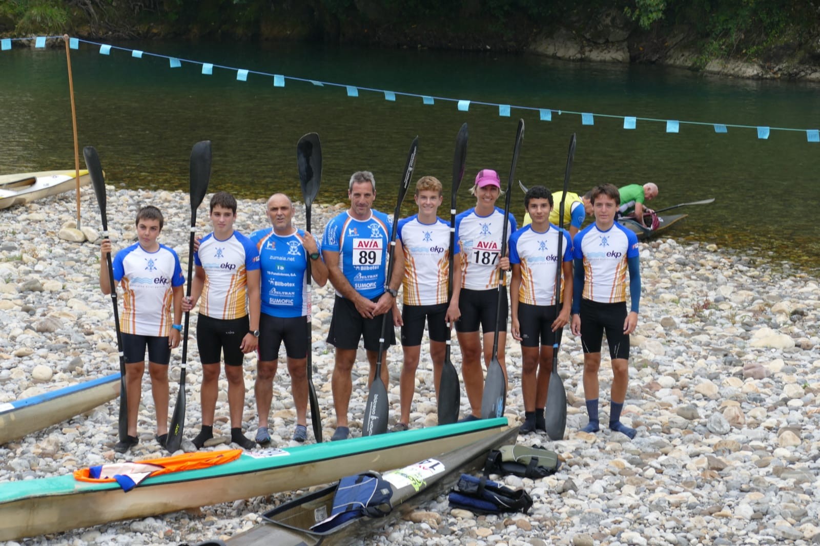 Itxas-Gaineko piraguistak podiumera igo dira Deva ibaiaren jaitsieran