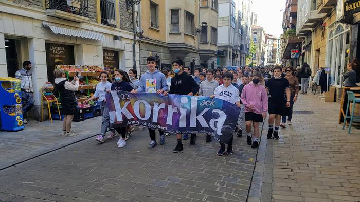 Ehunka haur eta gaztek parte hartu dute Korrika Txikian, Zumaian