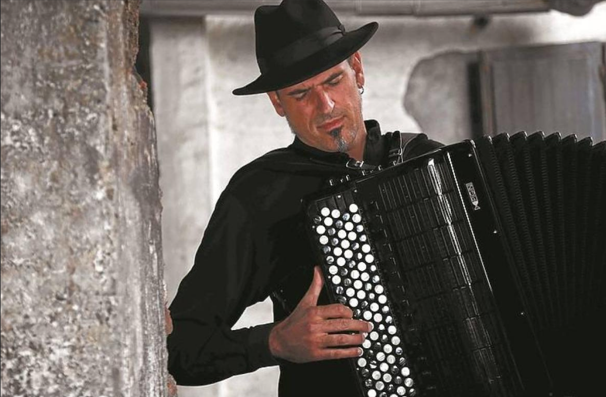 'Urolatik barrena' kontzertua izango da gaur Errenterian Urval Ensemble, Gorka Hermosa eta Jon Maiaren eskutik