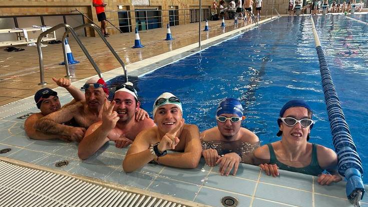 Igeriketa egokituaren bilgune izan da udal igerilekua