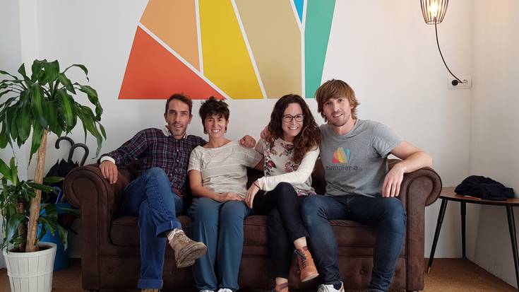 MYANMAR HERRIALDEKO HEZKUNTZA MUNDUKO PROFESIONALEN BISITA ZUMAIENAN